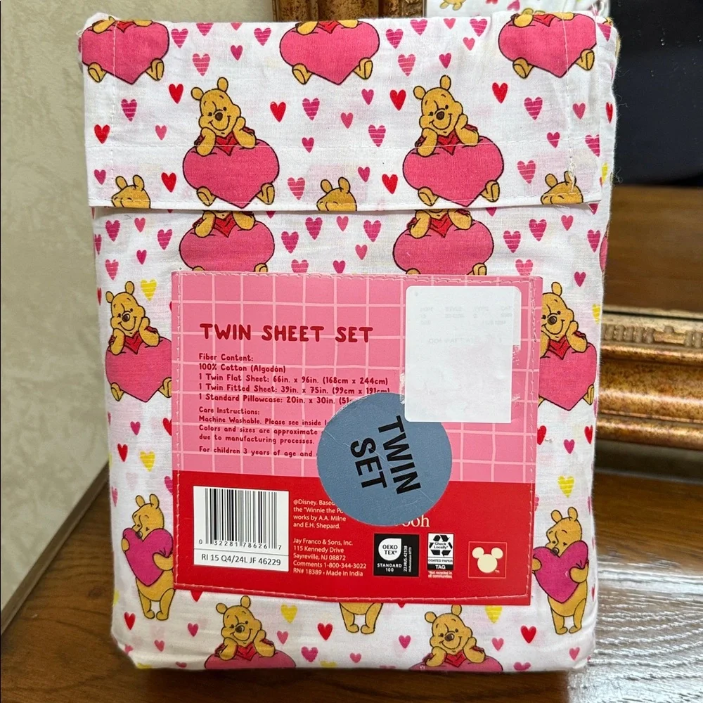 Disney Winnie the Pooh Heart Pattern Twin Sheet Set. 100% Cotton.